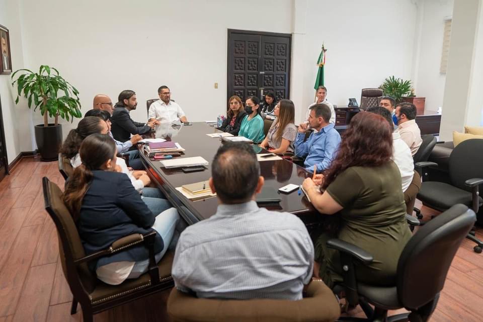 SG_Morelos's tweet photo. Se reúne Samuel Sotelo con directores de área de la @SG_Morelos

• Instruyó redoblar esfuerzos, a conducirse con responsabilidad y compromiso de cara a la sociedad
https://t.co/cOM5cWEac5… https://t.co/qWaRvWN2HO