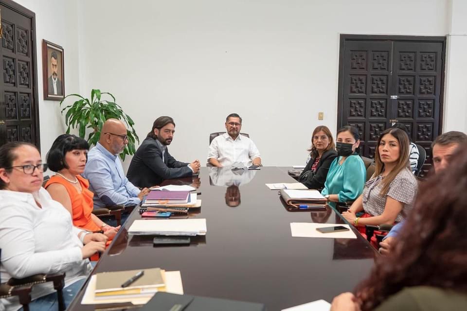 SG_Morelos's tweet photo. Se reúne Samuel Sotelo con directores de área de la @SG_Morelos

• Instruyó redoblar esfuerzos, a conducirse con responsabilidad y compromiso de cara a la sociedad
https://t.co/cOM5cWEac5… https://t.co/qWaRvWN2HO