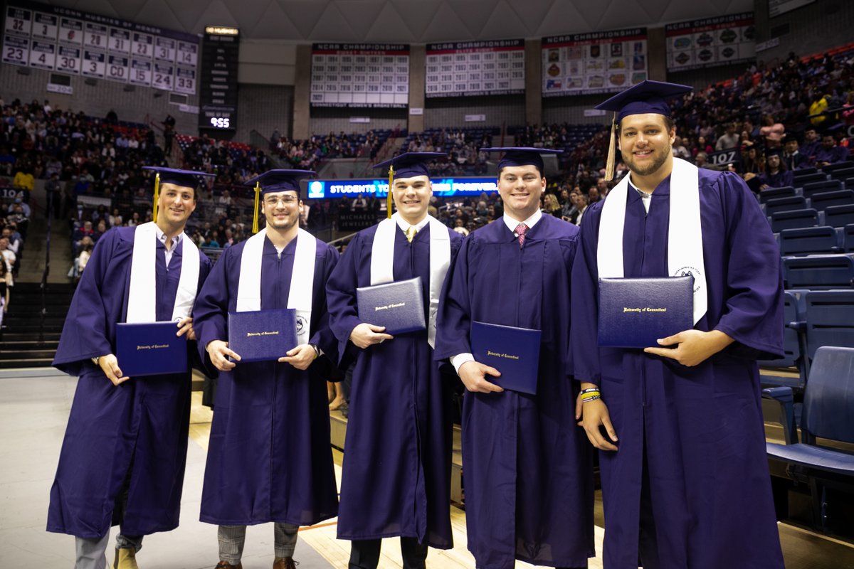 UConnFootball's tweet photo. 🏆𝐀𝐜𝐡𝐢𝐞𝐯𝐞𝐦𝐞𝐧𝐭 𝐔𝐧𝐥𝐨𝐜𝐤𝐞𝐝

Leave with one of the most valuable degrees in the country. 🎓🎓🎓

#Uconn22 | #HuskiesForever https://t.co/GyyvfJww2f