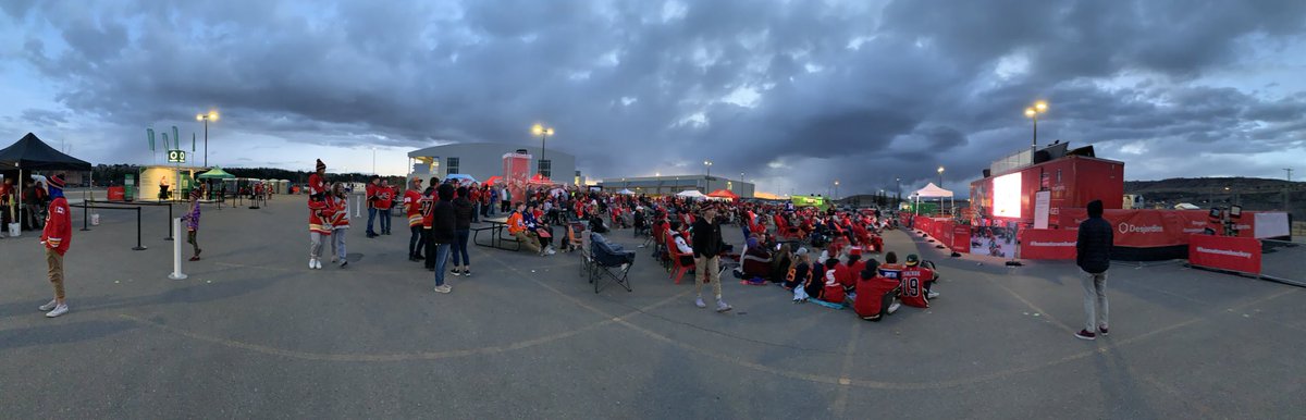 CochraneSAR's tweet photo. Last night some of our members were in attendance as first aid providers at the @hometownhockey_ event at Spray Lake Sawmills Family Sports Centre in partnership with the @TownofCochrane Fire Service. 

A fun filled event attended by many local residents and visitors.
#Cochrane https://t.co/EXJorF1oFH
