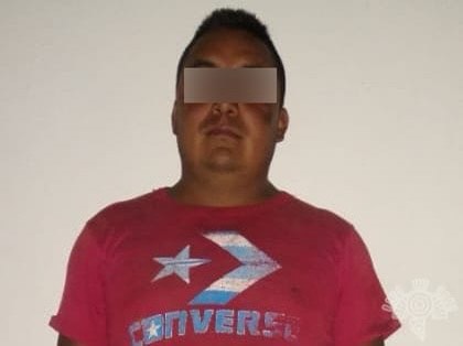 JCarlos_Valerio's tweet photo. #Infórmate || En la junta auxiliar de #Atzingo, #Zacatlán, la @SSPGobPue detuvo a dos hombres que talaban troncos de árbol sin el permiso correspondiente. Los ponían a bordo de una camioneta con placas del estado de Hidalgo. #Puebla https://t.co/MoWdtyJ2ae