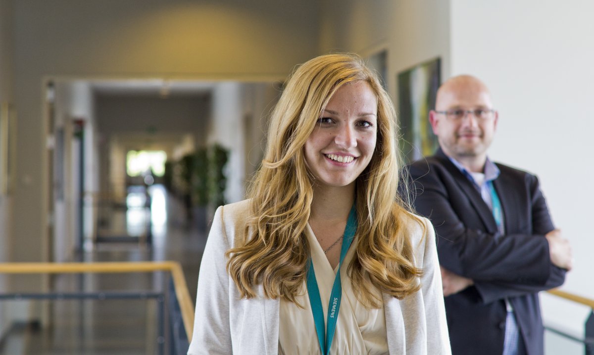 Er du student og på jakt etter en studierelevant jobb? 
Siemens søker nå 12 studenter til spennende deltidsstillinger. Har du lyst til å prøve deg i en internasjonal bedrift som jobber for en bærekraftig fremtid? 
sie.ag/3LVJX29