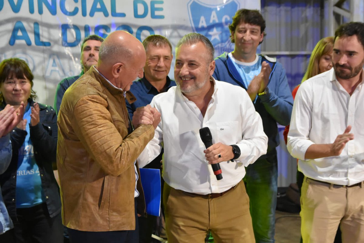 marcelewan's tweet photo. 🥘 ¡La vuelta de una celebración popular! Participamos de la 18º Fiesta Provincial de #ComidasAlDisco, en @aacoficial de #LasParejas. Compartimos con más de mil personas este sentimiento que son los clubes. Lo recaudado se destina para la práctica deportiva de los niños y jóvenes https://t.co/zsrgap8IEh