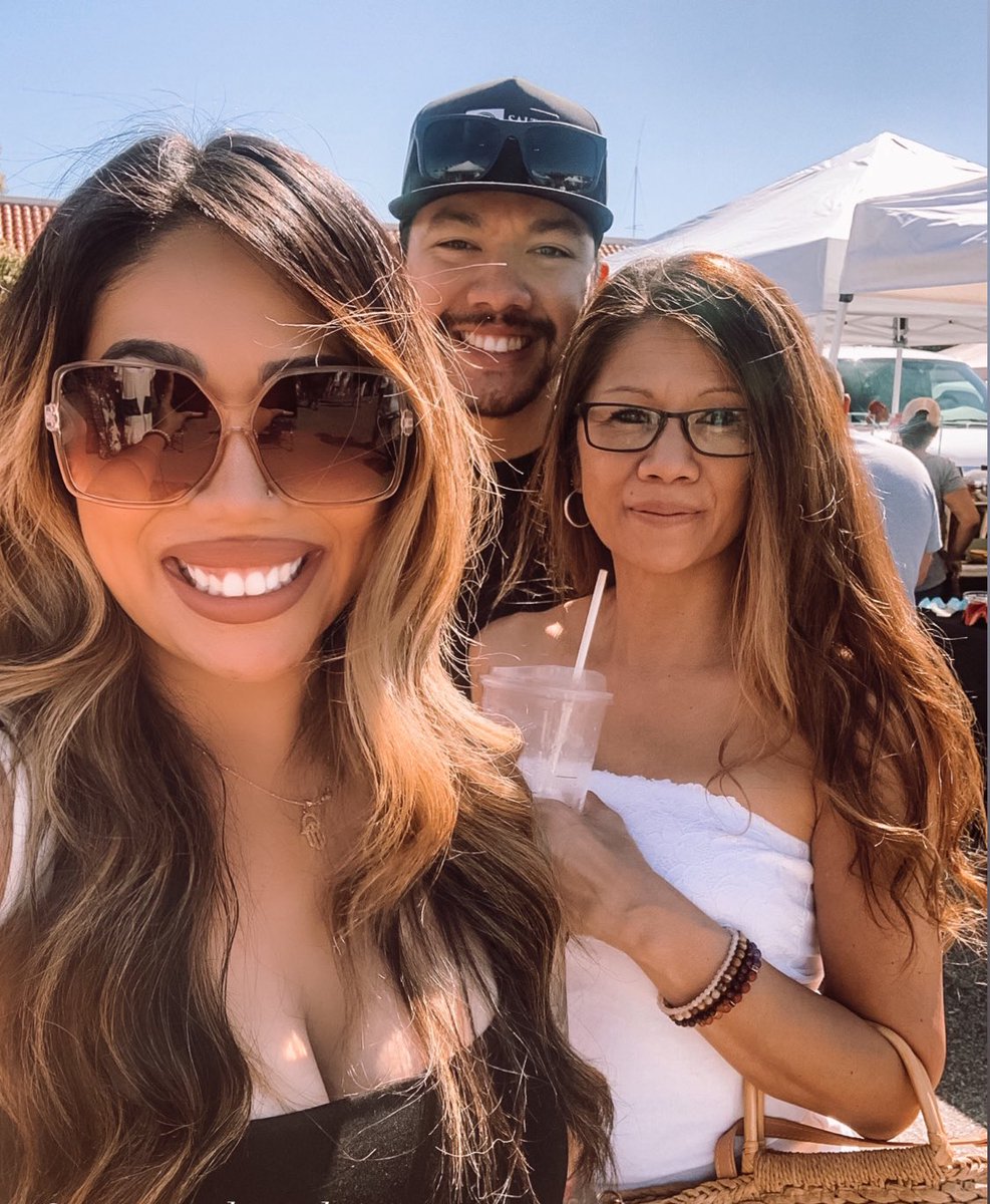 My mom has put an apron on everyday for over 30 years- she went to work everyday and made it happen for our family. Happy Mothers Day to my best friend and inspiration, thank you for the light you bring into our lives🧡🌻 #homedepot #homedepotmoms