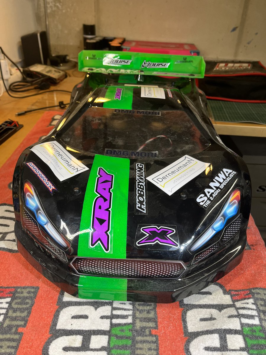 SVDerneumanN's tweet photo. Bis aufs #Löten der #Elektronik und das saubere Verlegen der ganzen #Kabel ist mein #RCGT #Rennwagen #GTXE @TeamXRAY im Maßstab 1:8 fertig aufgebaut. Das mache ich dann wahrscheinlich morgen inkl. #Setup #Board und 1. #Rollout. #DerneumanN.Racing https://t.co/y8uSXcGXOH