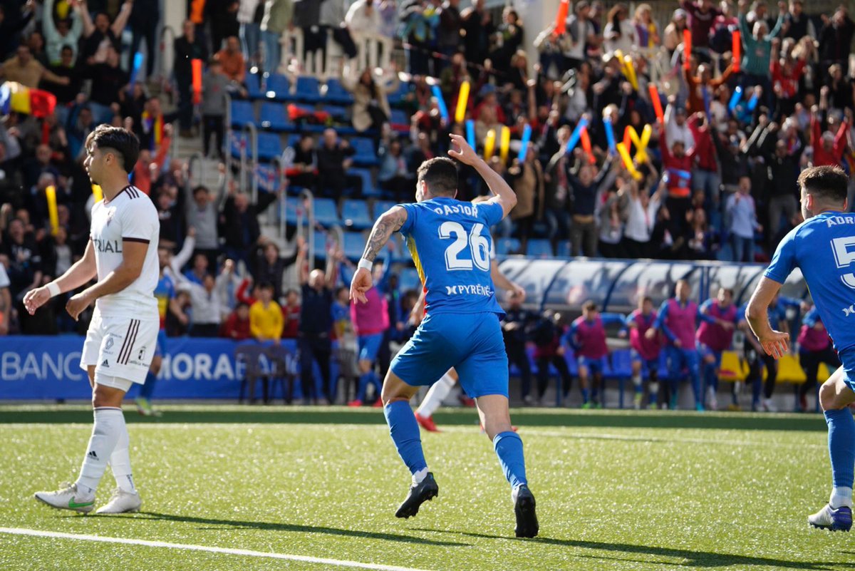 📷 Així ha rematat i ha celebrat el gol <a href="/AlexPastoor4/">Alex Pastor</a> 

2⃣ <a href="/fcandorra/">FC Andorra</a> 
1⃣ <a href="/AlbaceteBPSAD/">Albacete Balompié 🤍</a> 

#AndorraAlbacete
#SomTricolors 🔵🟡🔴
#Morabanc