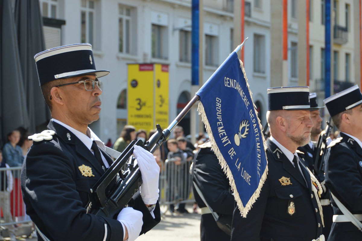 Gendarmerie_042's tweet photo. Cérémonie du 8 mai à St Étienne à l'occasion de laquelle des militaires @Gendarmerie_042 ont été décorés 👏👍
Un public nombreux pour participer à cette célébration et notamment les jeunes cadets de la gendarmerie entretenant ainsi le devoir de mémoire 🙏
#8mai https://t.co/3yAxFcJUrQ
