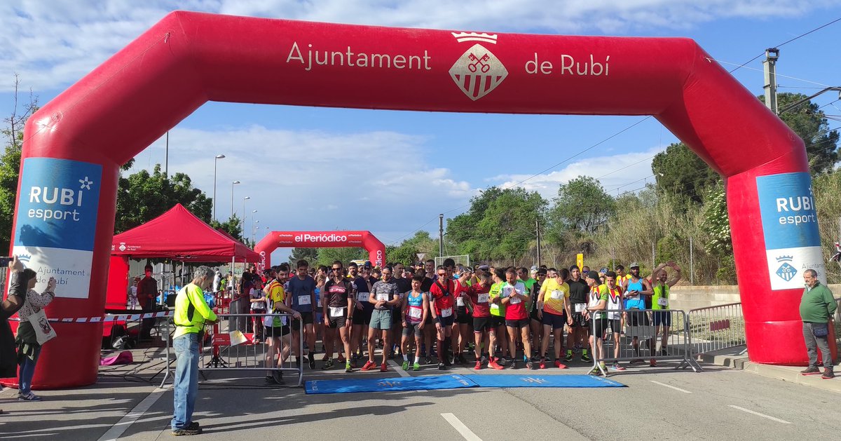 CerRubi's tweet photo. Avui ha tornat la #CursaDeMuntanyaDeRubi després de dos anys d'aturada.
Un dia espectacular, per gaudir del córrer pels camins i corriols de #rubicity.

@AjRubi @FEEC_cat @gonzalezibanez #TempsPerTu @elperiodico_cat https://t.co/O98xKlDDMx