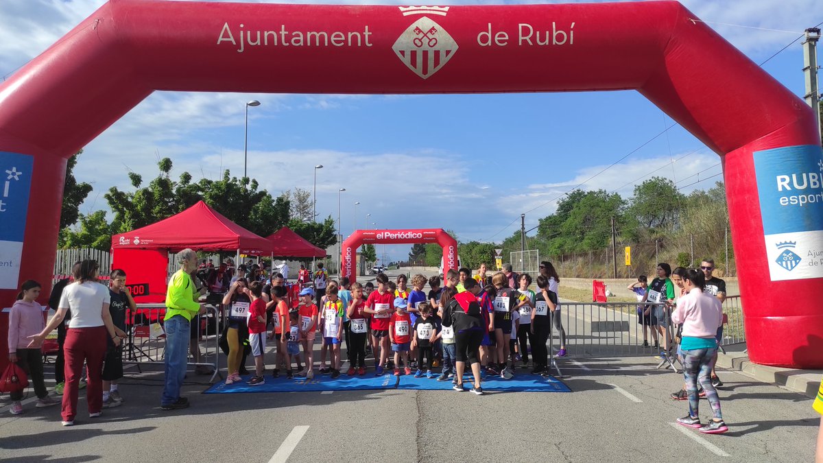 CerRubi's tweet photo. Avui ha tornat la #CursaDeMuntanyaDeRubi després de dos anys d'aturada.
Un dia espectacular, per gaudir del córrer pels camins i corriols de #rubicity.

@AjRubi @FEEC_cat @gonzalezibanez #TempsPerTu @elperiodico_cat https://t.co/O98xKlDDMx