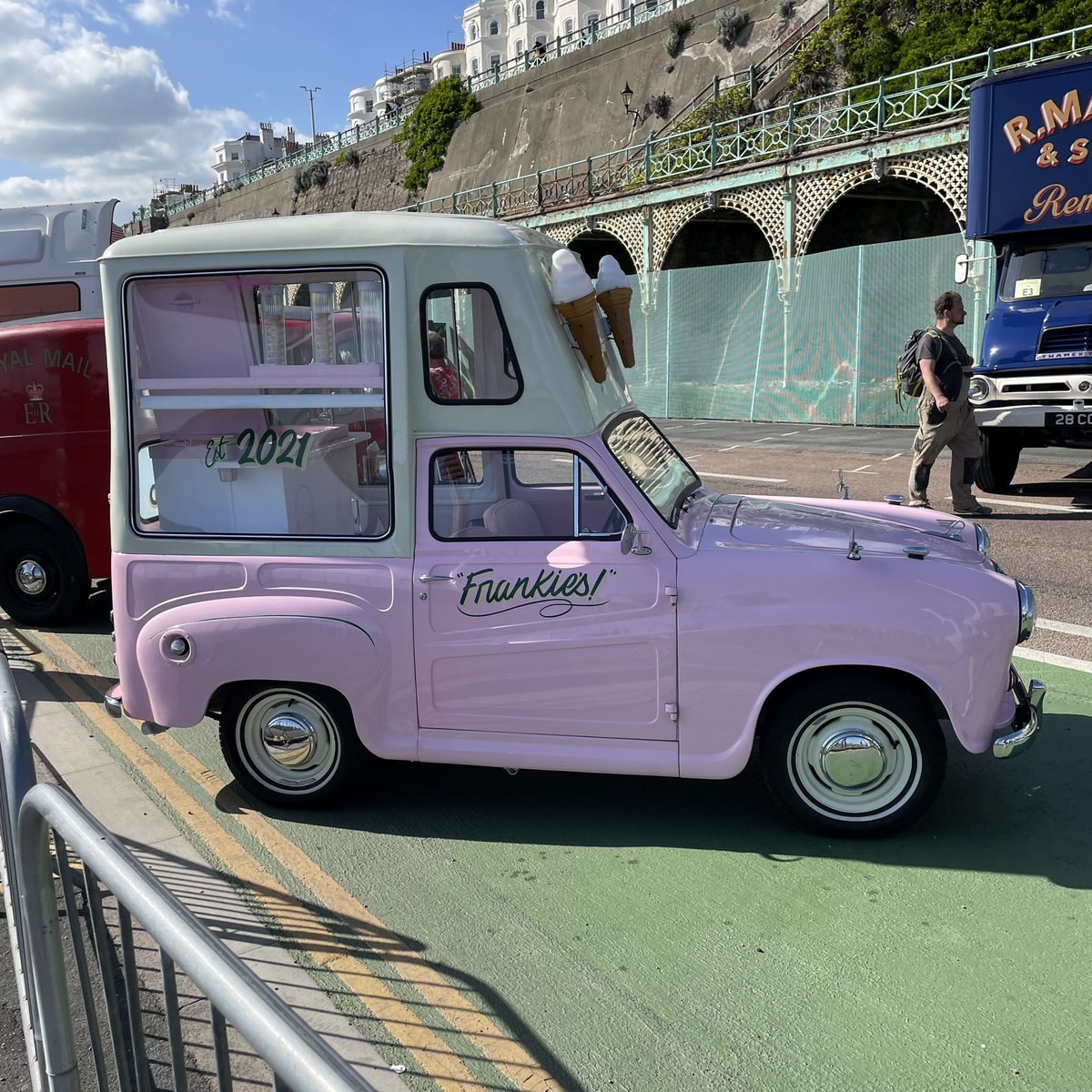 nakedfloors's tweet image. Great display of #Vintage Commercial Vehicles at Madeira Drive #HCVS #Brighton Run today. 
They don’t make them like they used to!