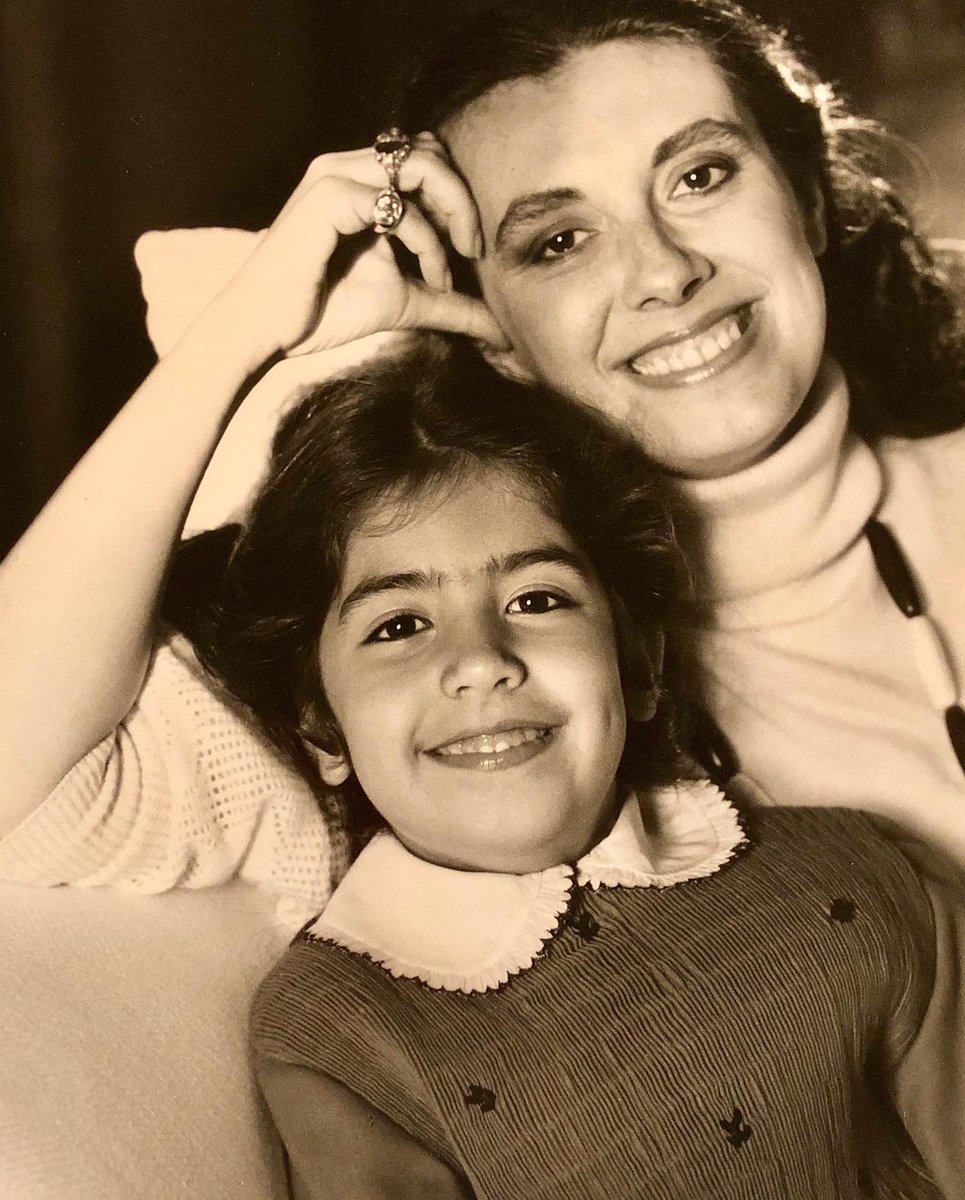 lavibiagiotti's tweet photo. Grazie mamma per l’amore infinito, per gli abbracci, per i sorrisi, per le avventure, per le piccole cose, per il coraggio, la libertà e le correzioni. Soprattutto grazie per avermi insegnato ad avere fiducia in me stessa.

#festadellamamma https://t.co/1XVd1GJscE