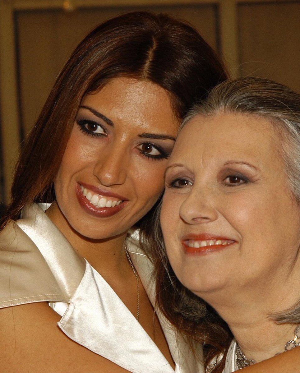 lavibiagiotti's tweet photo. Grazie mamma per l’amore infinito, per gli abbracci, per i sorrisi, per le avventure, per le piccole cose, per il coraggio, la libertà e le correzioni. Soprattutto grazie per avermi insegnato ad avere fiducia in me stessa.

#festadellamamma https://t.co/1XVd1GJscE
