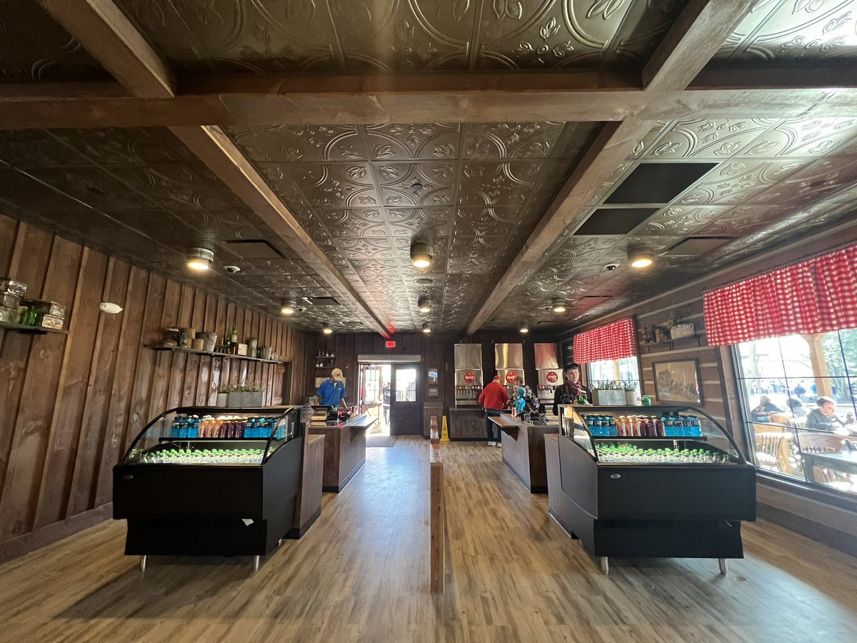 PointPixels's tweet photo. May we recommend lunch at the new Farmhouse Kitchen &amp; Grill? https://t.co/mr9EngxrFN