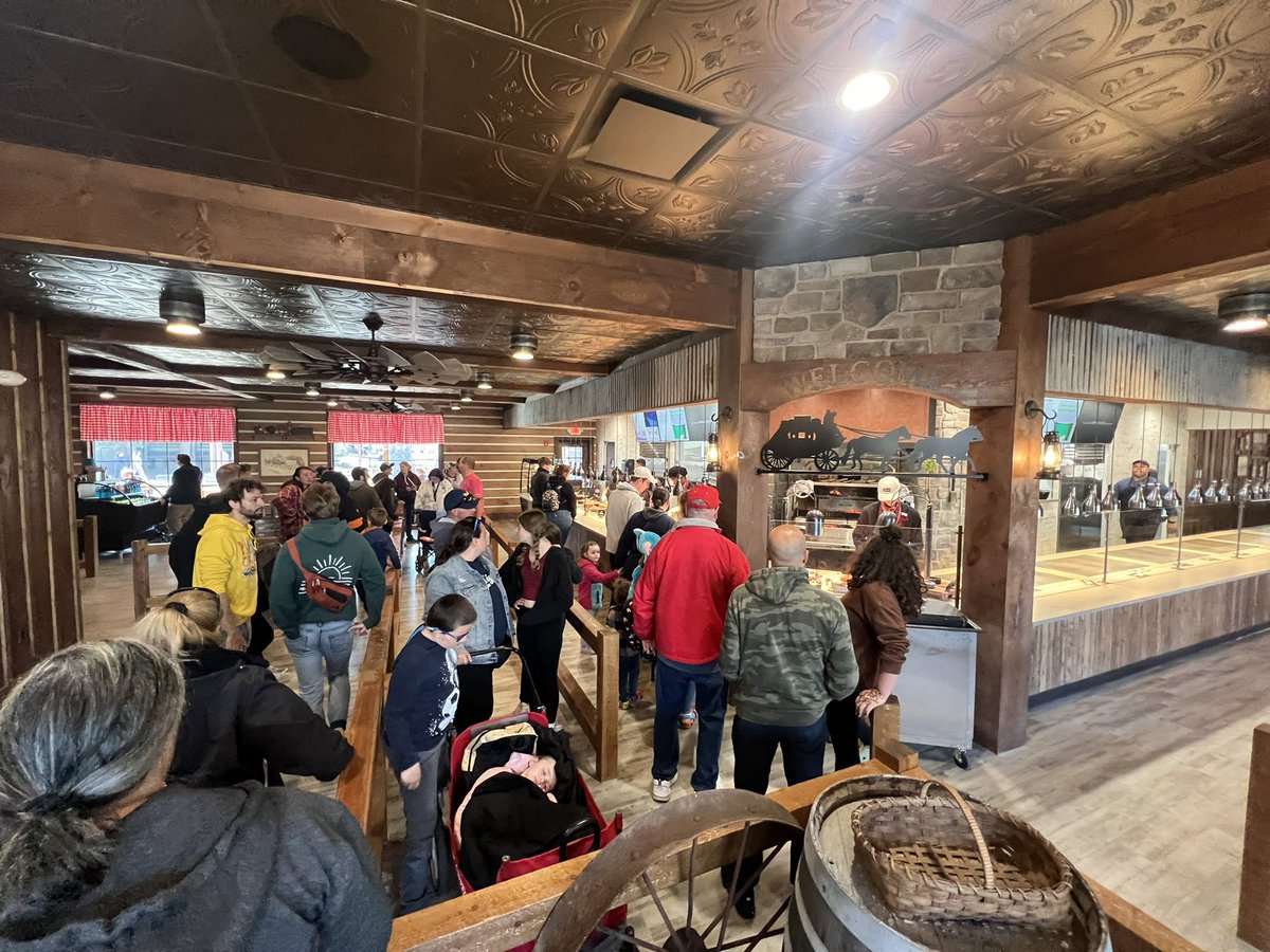 PointPixels's tweet photo. May we recommend lunch at the new Farmhouse Kitchen &amp; Grill? https://t.co/mr9EngxrFN