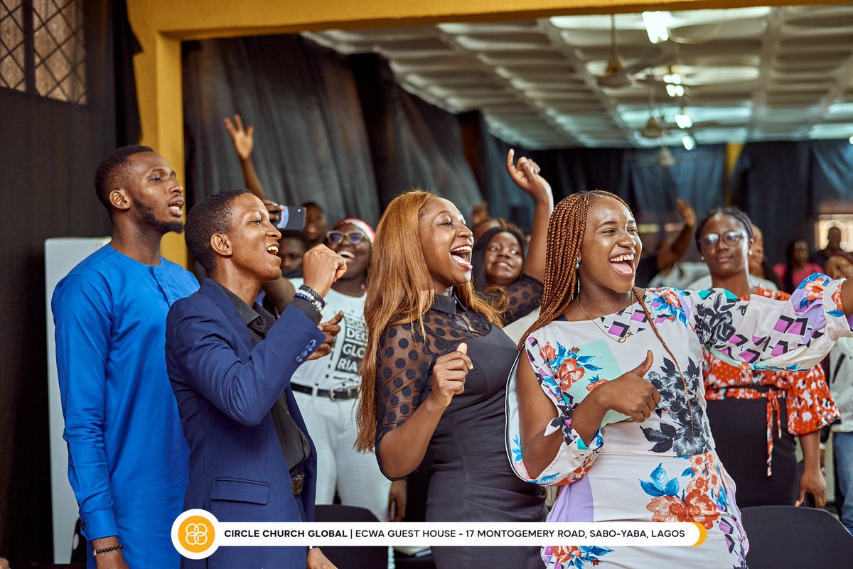 seunkolawole_'s tweet photo. My favorite people to serve with🤩

If you look closely, you’ll find me somewhere in this picture there😵‍💫😂

#ServiceatCCG https://t.co/x9QYSBHXvQ