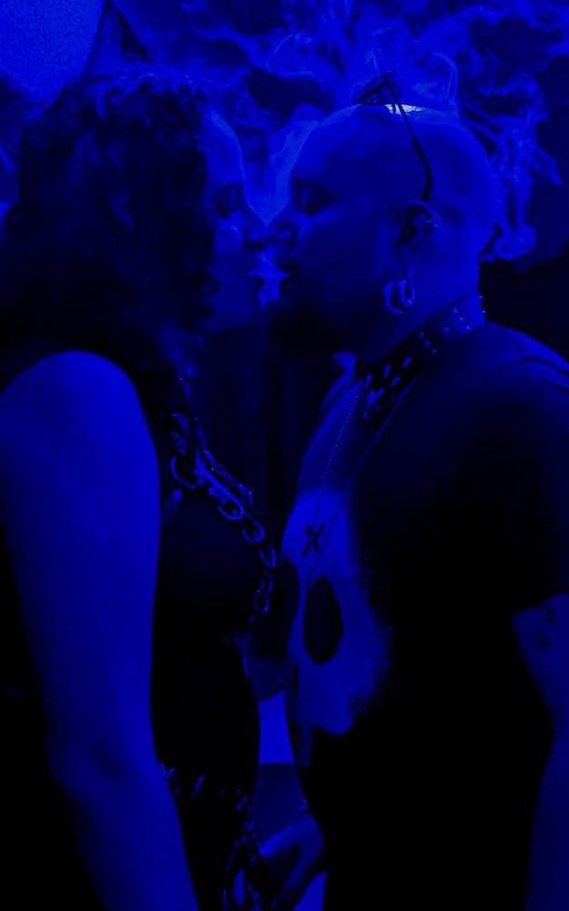 BatouMudo's tweet photo. And the Sparkles ✨ ignited 🔥
#Vampirethemasquerade #lasombra #setite #nosferatu #vamily https://t.co/UX1D8MP7RF