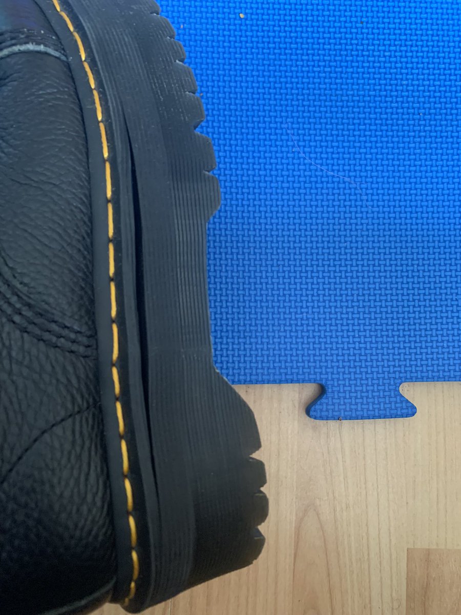 amyh0lb's tweet photo. @drmartens hi there, can I get some advice about warranty / care with a split sole on my Sinclairs? Otherwise like new - not well worn! Just noticed today the sole has completely split on one side. Bought late 2020 from @schuh and wanting to understand where I stand with them? https://t.co/7WLKyhWtDF