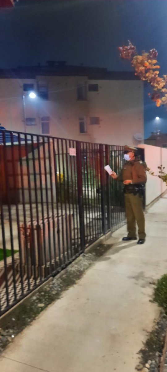 Carab_Maule's tweet photo. Carabineros de #SanJavier siempre brindando seguridad a la ciudadanía, entregó información preventiva para evitar delitos en los frontis de los domicilios de Villa #ParqueDelSol y Villa #LosCoihues. 24/7 atentos a los requerimientos de la ciudadanía. https://t.co/mBH51vVUmA