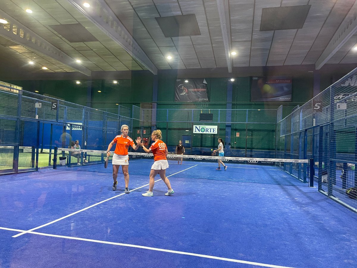 GSDcdeportivo's tweet photo. El equipo de pádel del @GSDcdeportivo  consigue una importante victoria en su objetivo de ascenso en la @LigaPadelMad. Estrenando equipación @AdidasPadel y escalando a la segunda posición. A por todas chic@s 💪💪 https://t.co/f8P3TRISiC