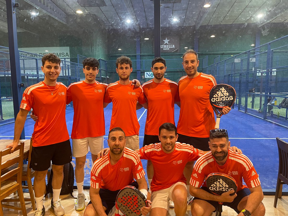 GSDcdeportivo's tweet photo. El equipo de pádel del @GSDcdeportivo  consigue una importante victoria en su objetivo de ascenso en la @LigaPadelMad. Estrenando equipación @AdidasPadel y escalando a la segunda posición. A por todas chic@s 💪💪 https://t.co/f8P3TRISiC