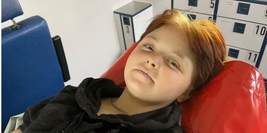 VigilantinfoN's tweet photo. 15-year-old girl, wounded in the legs, drives heavily wounded adults to safety under #Russianfire
That's a real #HERO
#SaveUkraine #StopRussia #SaveMariupol #PutinsWar https://t.co/4L9pPHwtfF