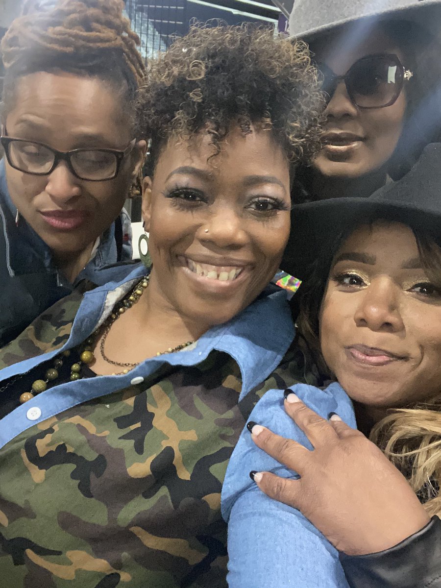 oneloveky's tweet photo. Hung with these beauties last night #derbythings #JanetJackson #NewEdition #85westconcert https://t.co/wwqQGBU1ft