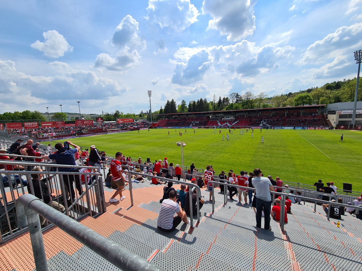 fernfunker's tweet photo. Tschüss Profifußball.

#FWKHFC #Dallenberg #Würzburg https://t.co/HEjOvcDwvH