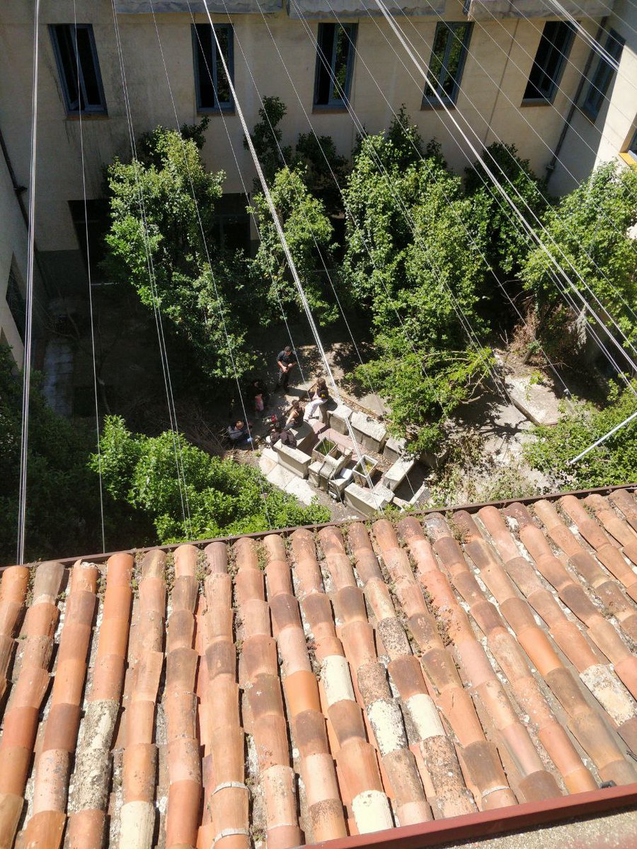 📍Colectivos como <a href="/CSIngobernable/">La Ingobernable</a>, <a href="/FridayForMadrid/">Fridays For Future Madrid</a>, <a href="/InquilinatoMad/">Sindicato de Inquilinas e Inquilinos de Madrid</a> y <a href="/xrmadrid_/">Rebelión o Extinción Madrid</a> intentaron crear un nuevo centro social ayer. Era la antigua sede de <a href="/UGT_Comunica/">UGT</a>, alquilada a una empresa que convertirá el convento en un hotel.

Así estaba por dentro ⬇️