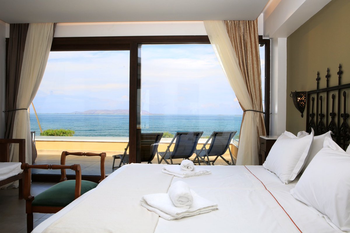 bitalabsio's tweet photo. Did you know that All Frescos holders enjoy 30% Discount for Kimona Villa?
👉Seafront, 6 Bedrooms, 7 Bathrooms Swimming Pool &amp; Hot tub 😍
Check https://t.co/Kc2muDpxM5 for more 😌 https://t.co/wBQNLFei81