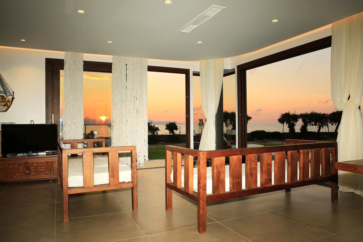 bitalabsio's tweet photo. Did you know that All Frescos holders enjoy 30% Discount for Kimona Villa?
👉Seafront, 6 Bedrooms, 7 Bathrooms Swimming Pool &amp; Hot tub 😍
Check https://t.co/Kc2muDpxM5 for more 😌 https://t.co/wBQNLFei81