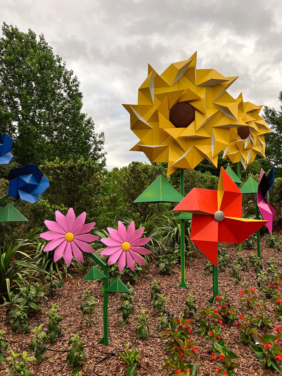 sarnew35's tweet photo. the new origami exhibit at ABG 🌻 https://t.co/gZ15CQfKSV