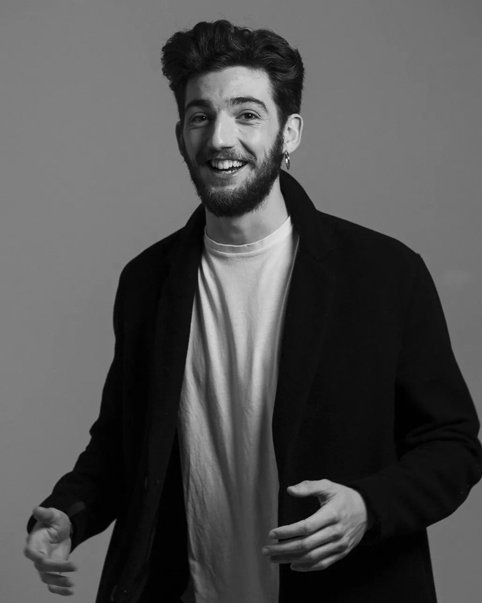 comareacast's tweet photo. Felices y orgullosas de nuestro querido Roque Ruiz (@soyunchimpance).
Podéis verlo en la serie #DiaMejores recién estrenada en @PrimeVideoES y @ParamountPlusLA.
La semana próxima estrena la obra de teatro #AMANTIS
de la compañía #Rebordelos ...
https://t.co/PqZX9b0mgU https://t.co/EO94XEUW6n