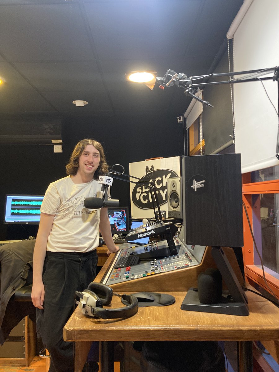 Liam's back on <a href="/slackcityradio/">Slack City</a> tonight from 6pm. He'll be spinning archive session tracks from <a href="/wearetemptress/">Temptress</a> &amp; Blue Hour &amp; new tunes from <a href="/kaibosch/">kai bosch</a>, <a href="/darcie_music_/">Darcie</a>, <a href="/piri_io_/">piri</a> &amp; <a href="/VilliersTommy/">Tommy Villiers</a>, <a href="/ruth_radelet/">Ruth Radelet</a>, and more (tagged)

Listen live here: slackcity.org.uk