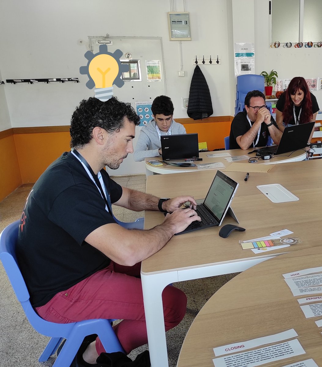 nacheteer's tweet photo. Gracias @ZPoblador y @JoseRaCamacho19 por el taller de Clubs #TEDEdStudents en #volvemos10x.
Me llevé muchas ideas buenas en la mochila.
¡Y di mi primera charla #TEDTalks!
Hablé de la #MetáforaDelSemáforo
https://t.co/UPmmxhDurt
Aquí, escribiéndola y dándola. https://t.co/DNWhDrv8Dw