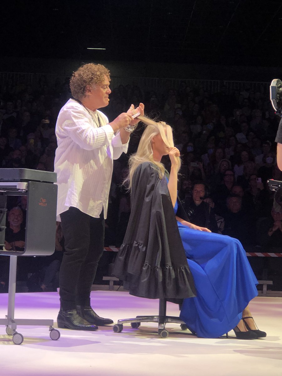 ……and off I go! <a href="/TOPHAIRIntern/">TOPHAIRInternational</a> #TopHair2022