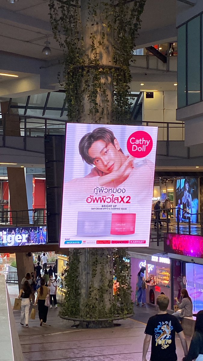 babybillkin_'s tweet photo. เเอบมาเจอเจ้าสำนักที่สยาม💖✨ #dew_jsu  @dew_jsu https://t.co/Ehn3sHNvJJ
