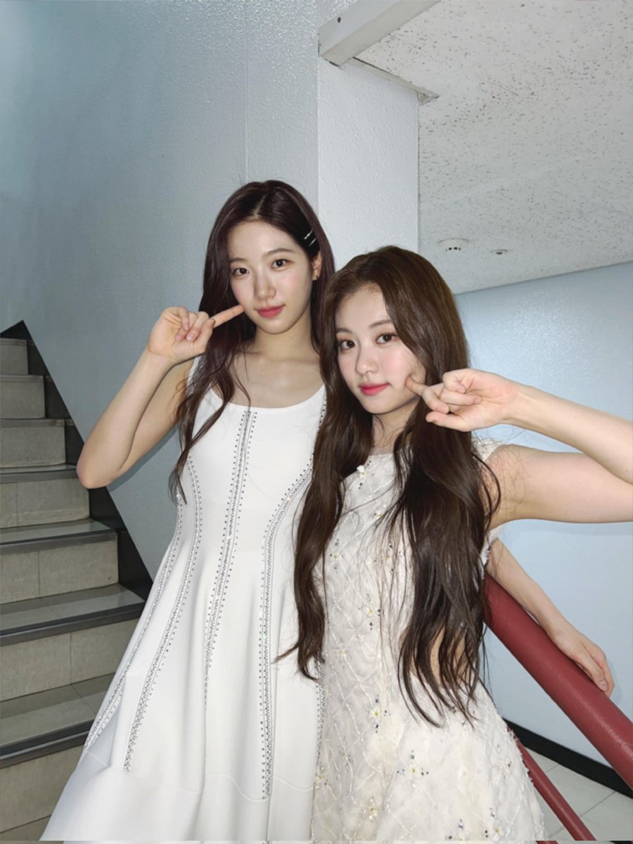 elsserafim's tweet image. KAZUHA AND GARAM!! 🦢🐰