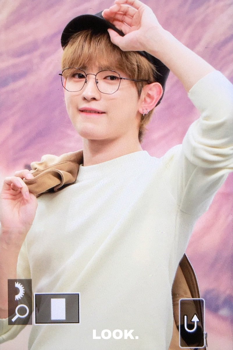 LOOK_010405's tweet photo. 220508 에버라인 팬사인회 PRE

오늘 프리뷰 끝🤭

#템페스트 #TEMPEST #LEW #루 #의웅 #이의웅 #Bad_News #루OOK💛 @TPST__official @TPST_twt https://t.co/1fbQpDXkZl