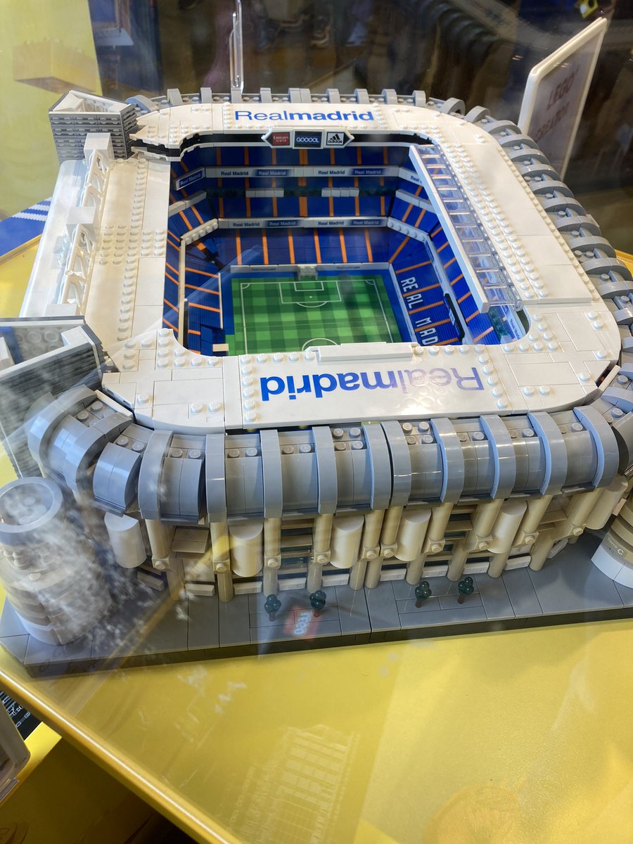 robertkok67's tweet photo. In #LegoLand een #LEGO versie van #Bernabue. Volgende week #RealMadrid weer eens in het echt zien. https://t.co/DZYqUR7VkS