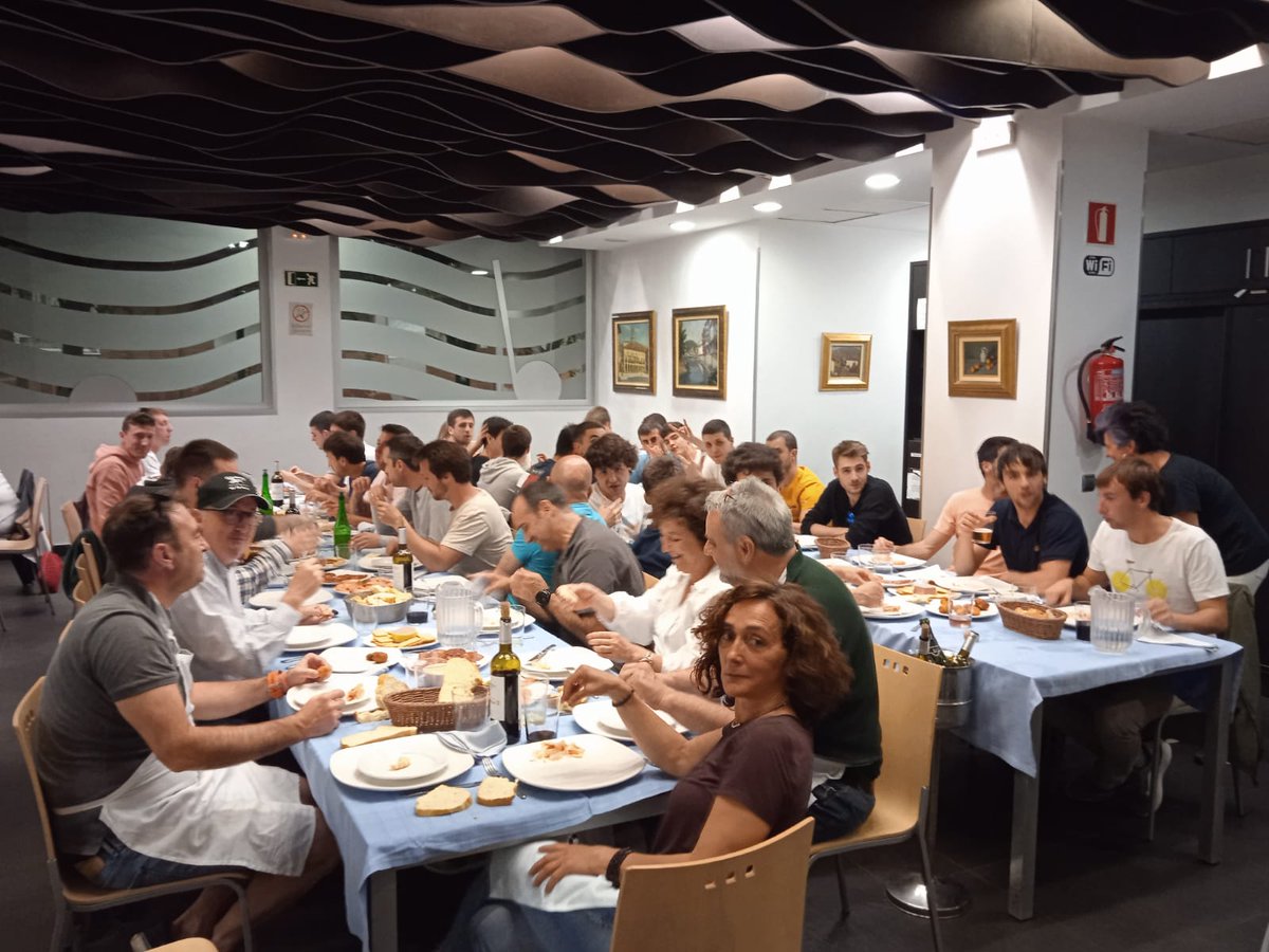 mikeltau's tweet photo. Un placer y un orgullo formar parte de esta familia.Aupa @BergaraKE !!! https://t.co/pe82gm6xZd