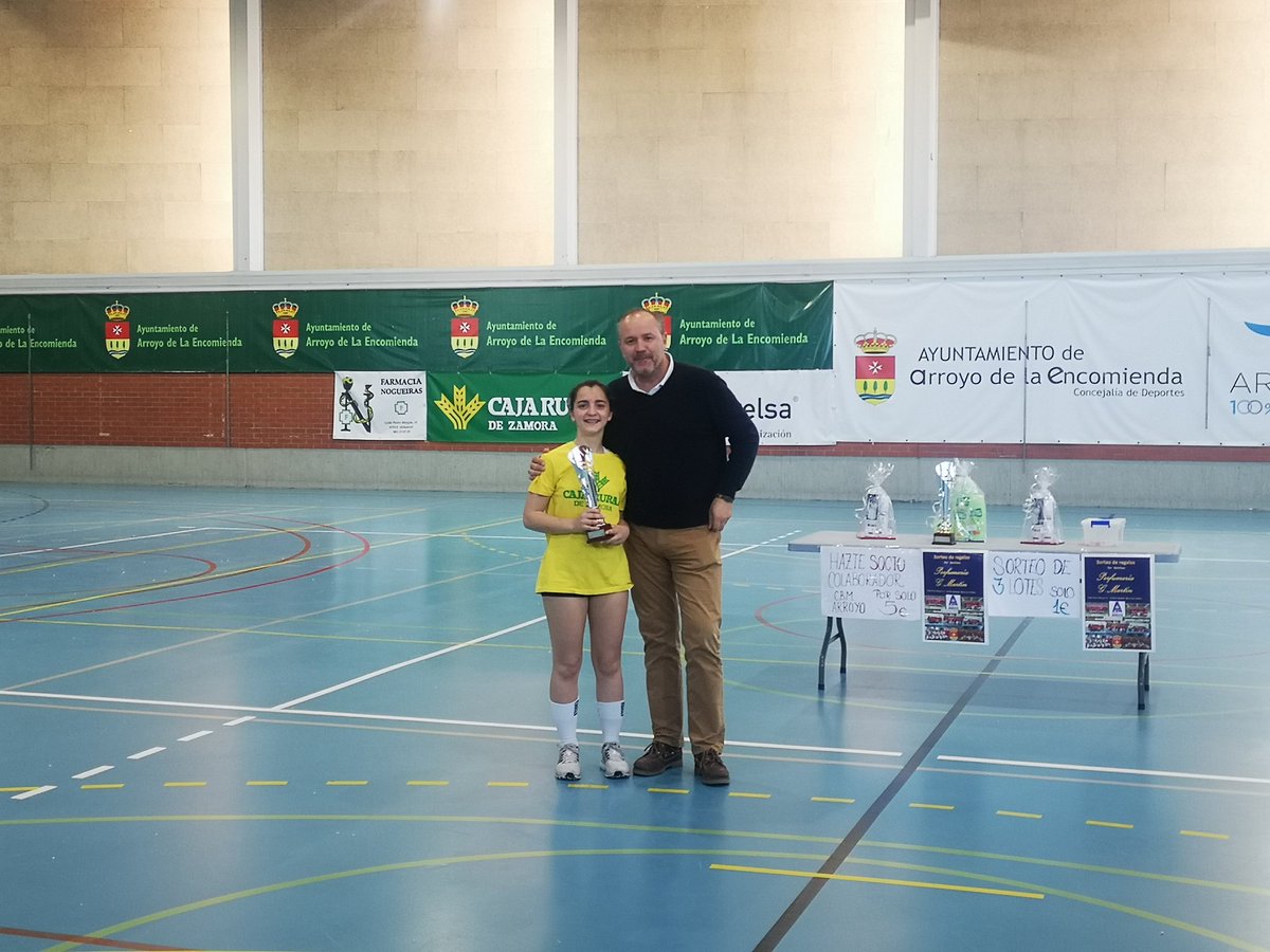 BMArroyo's tweet photo. Enhorabuena a todas y a sus entrenadores, y por supuesto, a esos padres por animar todo el rato👏👏

#bmarroyo #basebmarroyo #deportecyl #fcylbm #estudiossigma #H20 #latablería #papeleríalaflecha #Maradú #HermanosGutiérrezContrucción #Marpel #Topmachine #Foyelsa #elaccesorio https://t.co/j1IHitzwUj