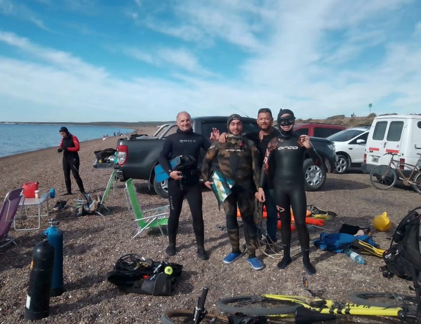 Ayer con un clima increíble se realizo la clínica de orientación submarina de la mano del club Neptuno de Comodoro Rivadavia!
Puntapié inicial para mas eventos de buceo a futuro en la provincia
<a href="/munimadryn/">Muni Madryn</a>