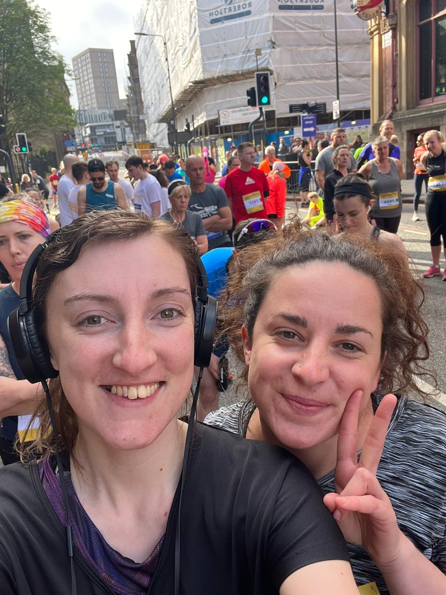 EmmaGladwin7's tweet photo. Leeds half! Completed in 2hr 14 minutes! Fantastic atmosphere 🥰🌞 https://t.co/uO8MPTmOgi