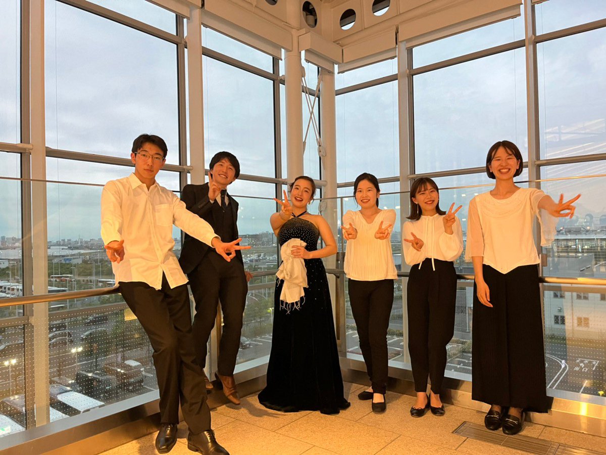 honoka_kiku_vn's tweet photo. 藝大生によるうたをみる展-演奏会-終演。
金子みすず「たもと」👘
矢野耕我さん×芳野春惠さん作品
吉野弘「雪の日に」❄️
石川健人さん×増月りくさん作品に参加しました。美術と音楽の作品がそれぞれ相互に影響し合う時間、普段触れることのなかった感覚に出会い楽しかった。
お疲れ様でした！ https://t.co/YIEDAWWu3y