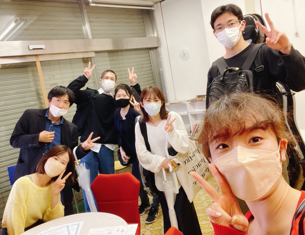 honoka_kiku_vn's tweet photo. 藝大生によるうたをみる展-演奏会-終演。
金子みすず「たもと」👘
矢野耕我さん×芳野春惠さん作品
吉野弘「雪の日に」❄️
石川健人さん×増月りくさん作品に参加しました。美術と音楽の作品がそれぞれ相互に影響し合う時間、普段触れることのなかった感覚に出会い楽しかった。
お疲れ様でした！ https://t.co/YIEDAWWu3y