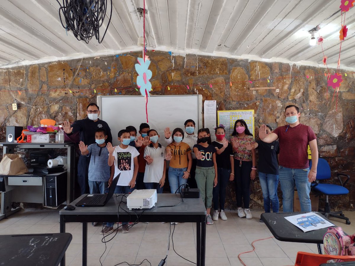 SSP_GobTam's tweet photo. #PolicíaentuEscuela elementos de #PrevencióndelDelito de la #PolicíaEstatal, se reunieron con alumnos de la Escuela Primaria “Nuevo Santander” del municipio de #Jimenez para platicar sobre #Autoproteccion #Tamaulipas #Contigo #Cerdadeti https://t.co/ilelOMCtAZ