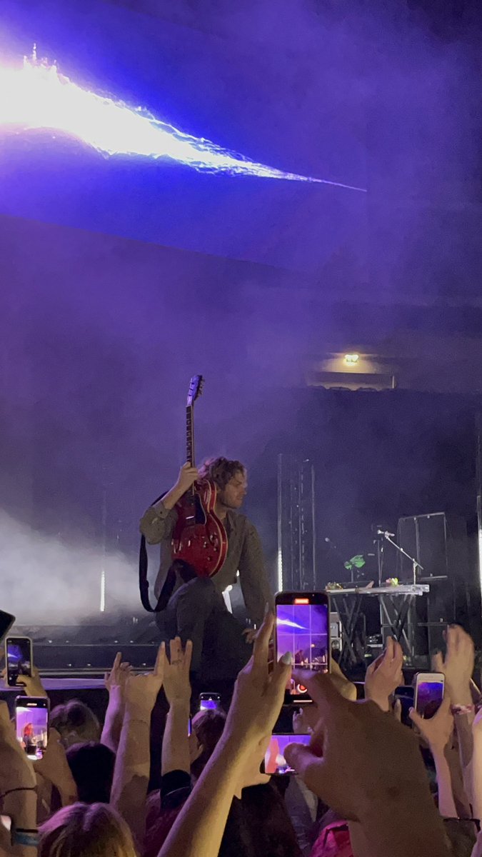 xailatanxx's tweet photo. I love u the most @5SOS and i’m so grateful for these three nights in my life 
#takemyhandtourkrakow 🇵🇱
#takemyhandtourprague 🇨🇿
#takemyhandtourljubljana 🇸🇮
#TakeMyHandWorldTour 
@Calum5SOS @Luke5SOS @Michael5SOS @Ashton5SOS https://t.co/uI4nYknlHK