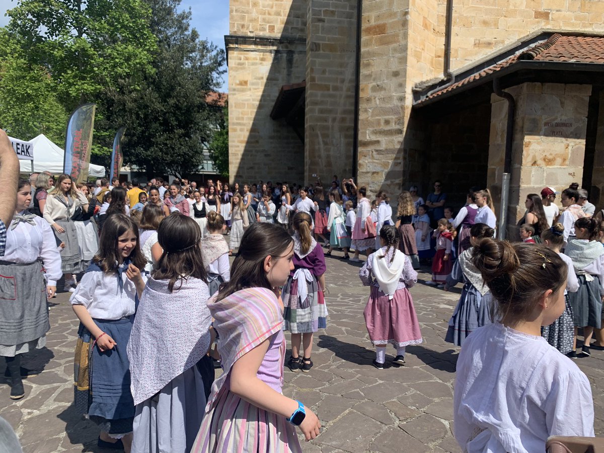 mireiafontg's tweet photo. Eskerrik asko @idiazabaludala un plaer participar a la vostra Fira. Us esperem a l’octubre  a la Seu @firastermengol i també a @Ordiziako_Udala i ZegamaUdala. https://t.co/pj2vkp58SU