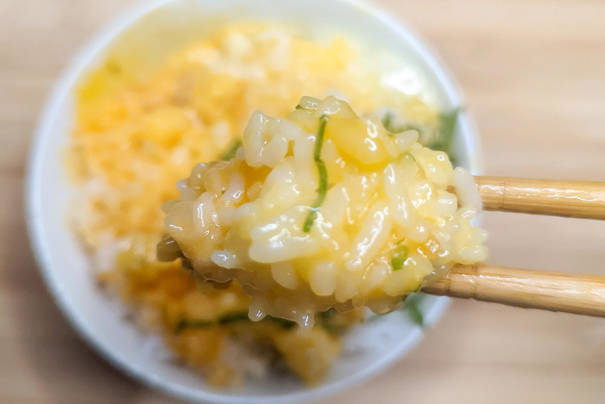 バター&大葉の風味がよく合いそう！朝食メニューにぴったりそうな「卵かけご飯」レシピ！