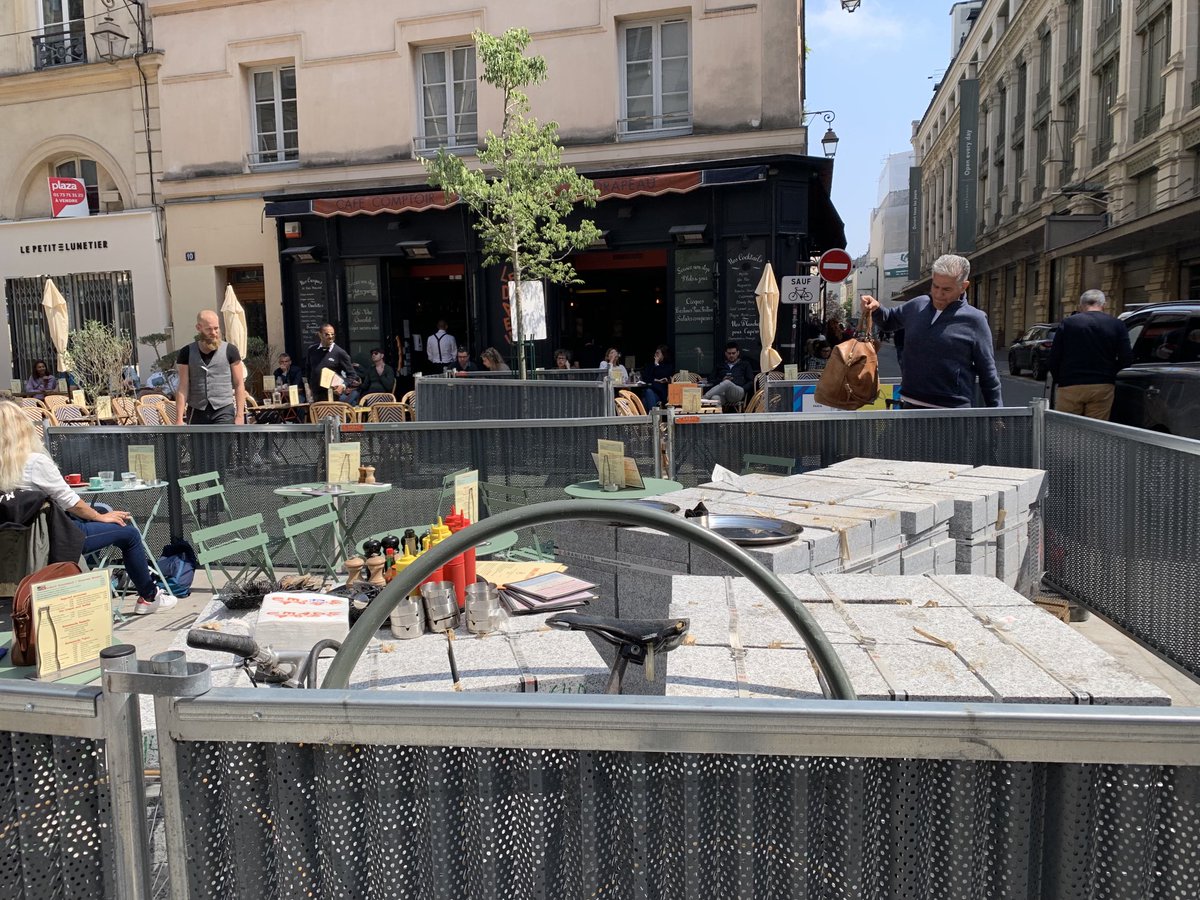 laurence tweet media